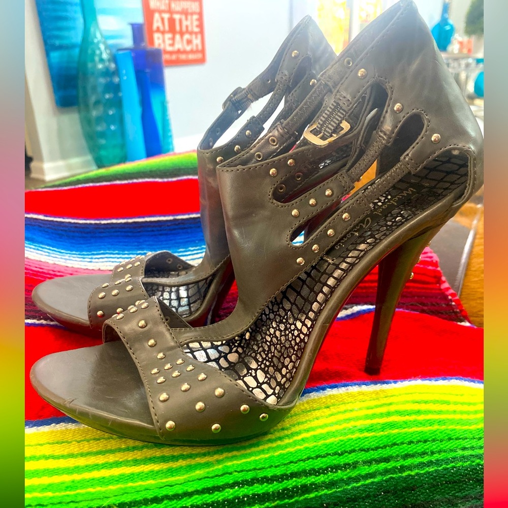 Gray stiletto silver studded heal